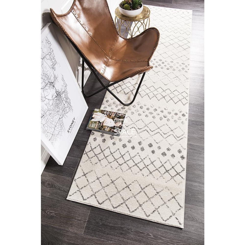 Oasis Selma White Grey Tribal Runner Rug - Indoor Hallway Runner - Rug Culture