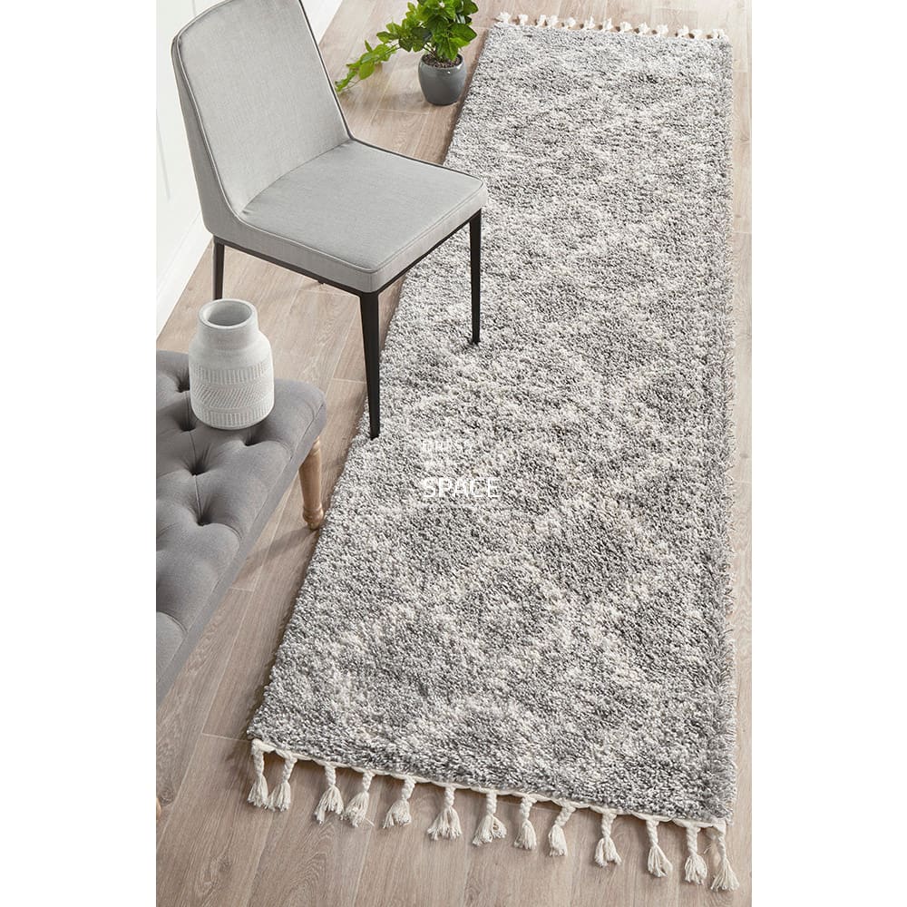 Saffron 33 Silver Runner Rug - Indoor Hallway Runner - Rug Culture