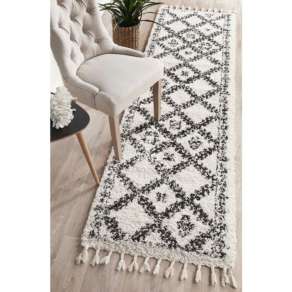 Saffron 33 White Runner Rug - Indoor Hallway Runner - Rug Culture