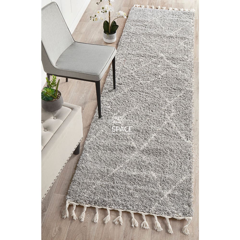 Saffron 44 Silver Runner Rug - Indoor Hallway Runner - Rug Culture