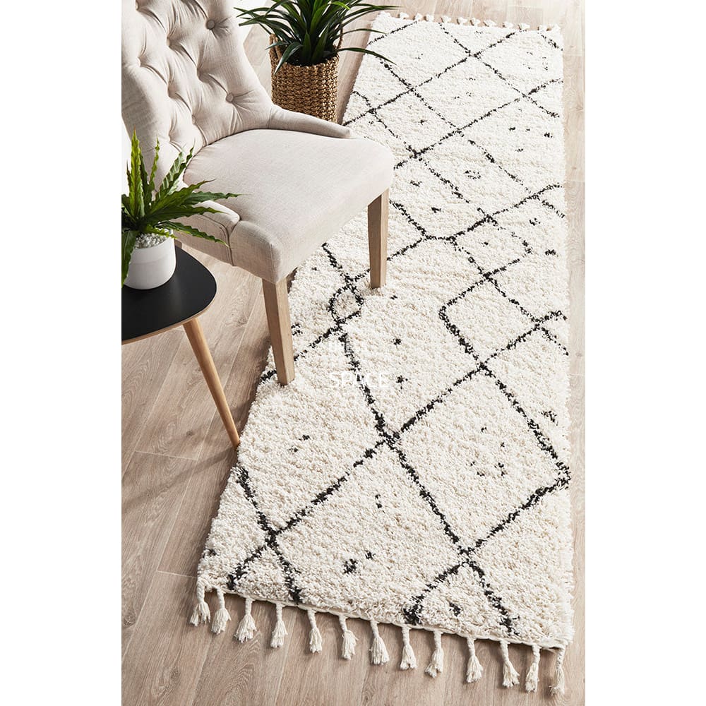 Saffron 44 White Runner Rug - Indoor Hallway Runner - Rug Culture